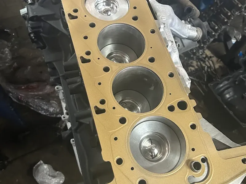 Ford Ranger engine cylinder block with pistons