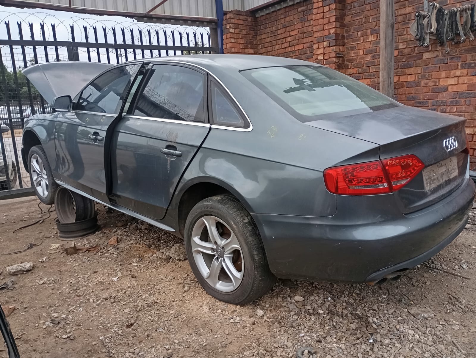 2012 Audi A4 view 4