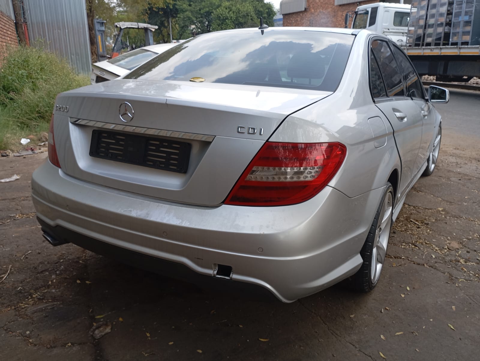2013 Mercedes-Benz C200 view 2