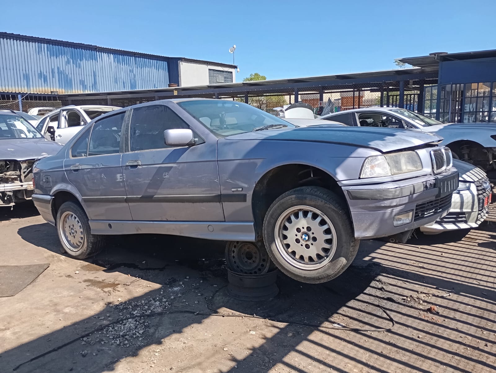 1998 BMW 325TDS view 9