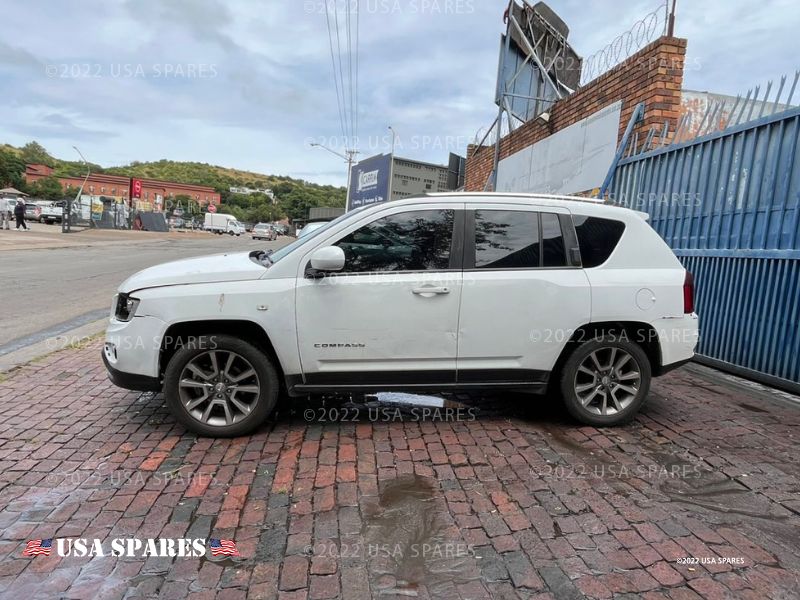 2014 Jeep Compass  view 4