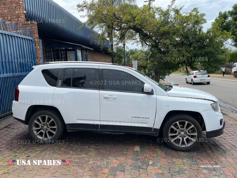 2014 Jeep Compass  view 6