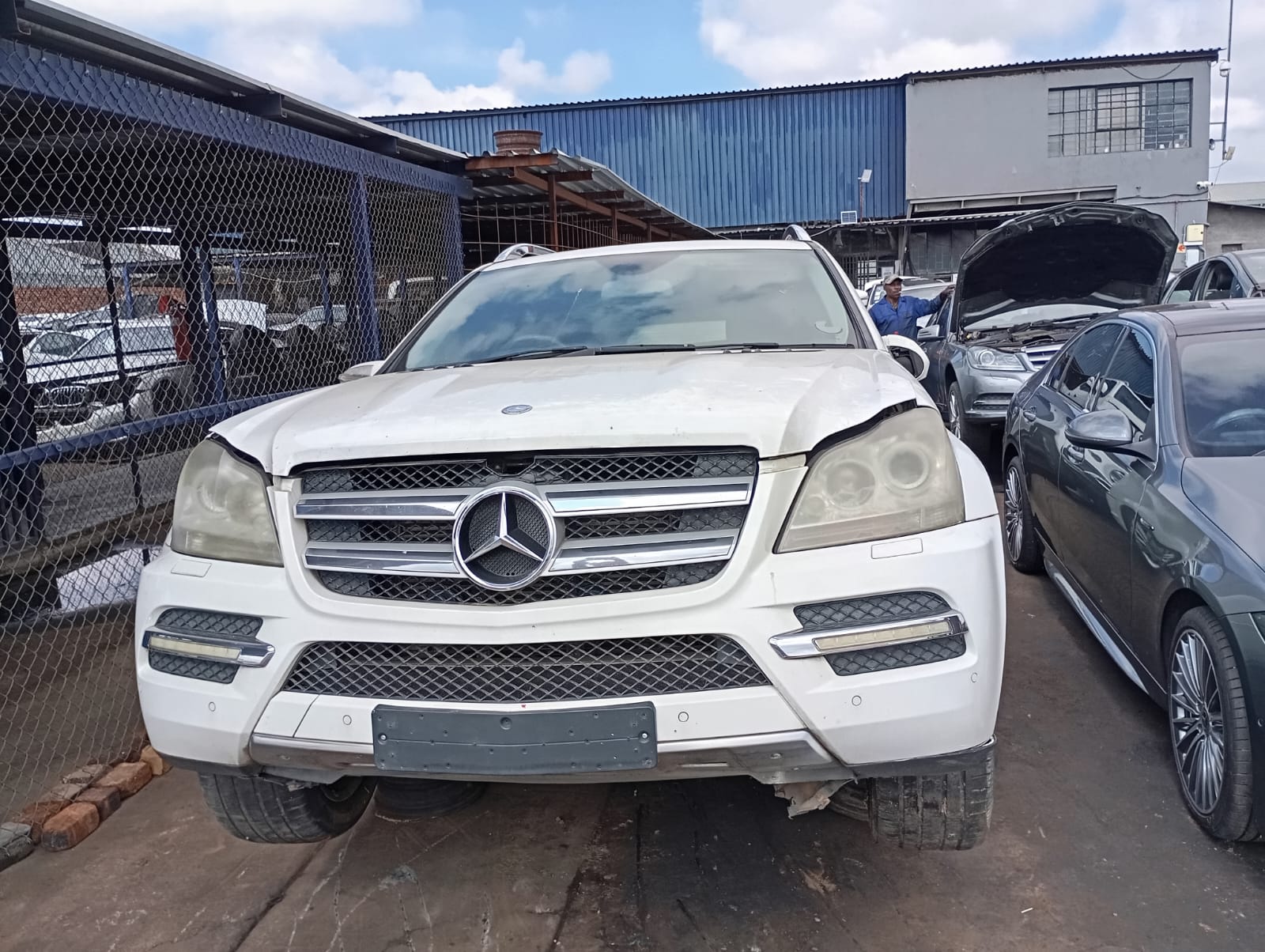 2009 Mercedes-Benz GL 350 view 3