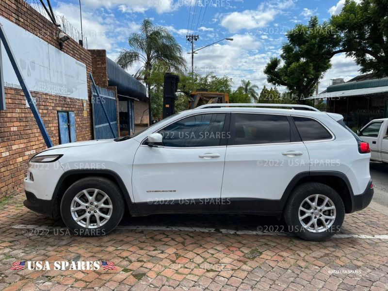 2015 Jeep Cherokee  view 4
