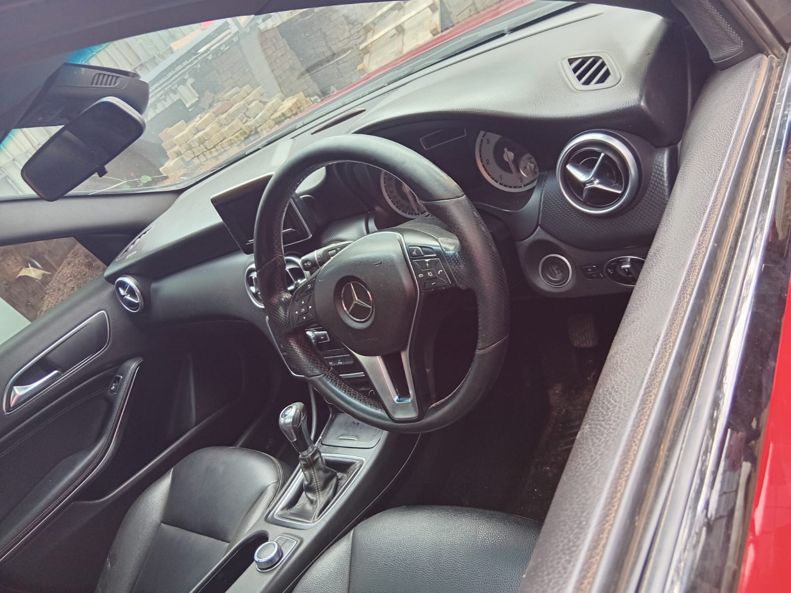 2013 Mercedes-Benz A180 view 2