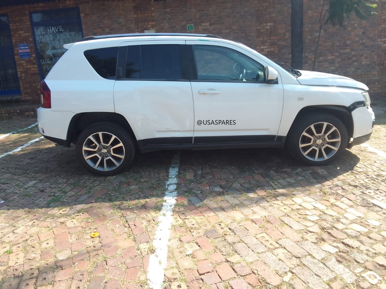 2014 Jeep Compass view 3