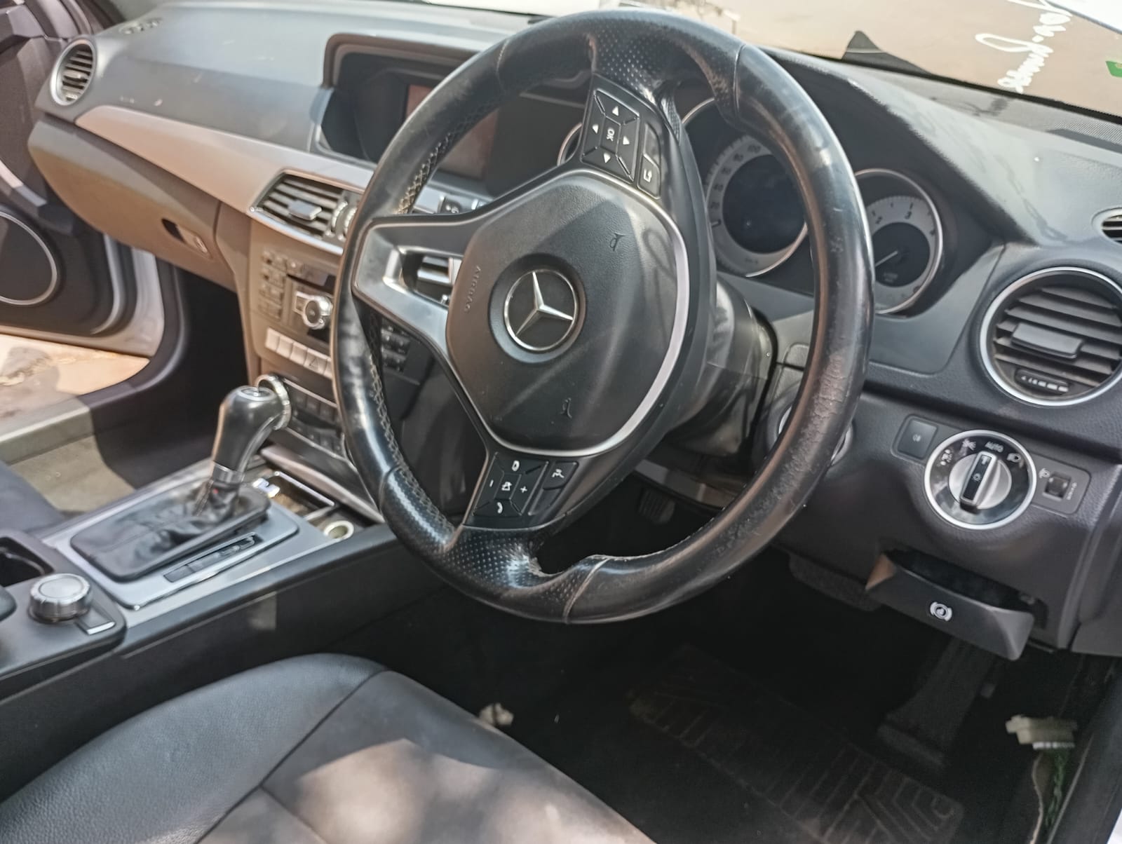 2013 Mercedes-Benz C200 view 4