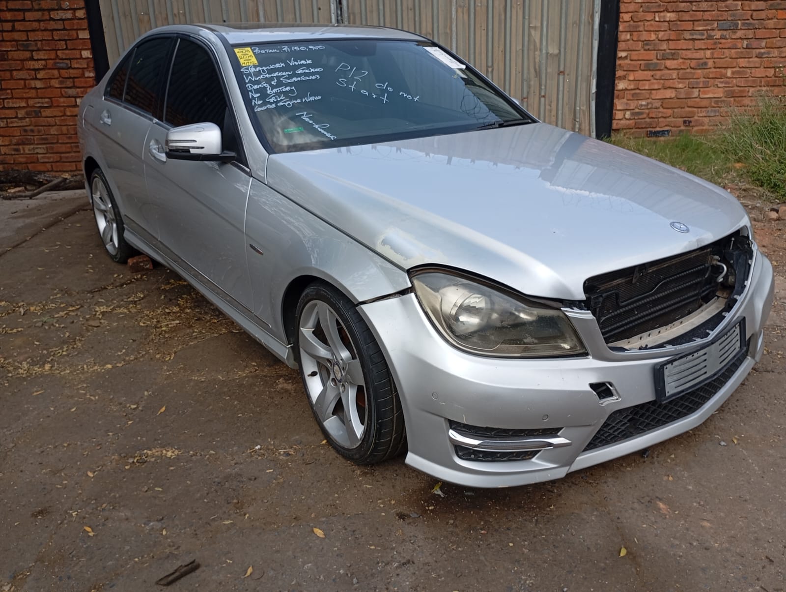 2013 Mercedes-Benz C200 view 3