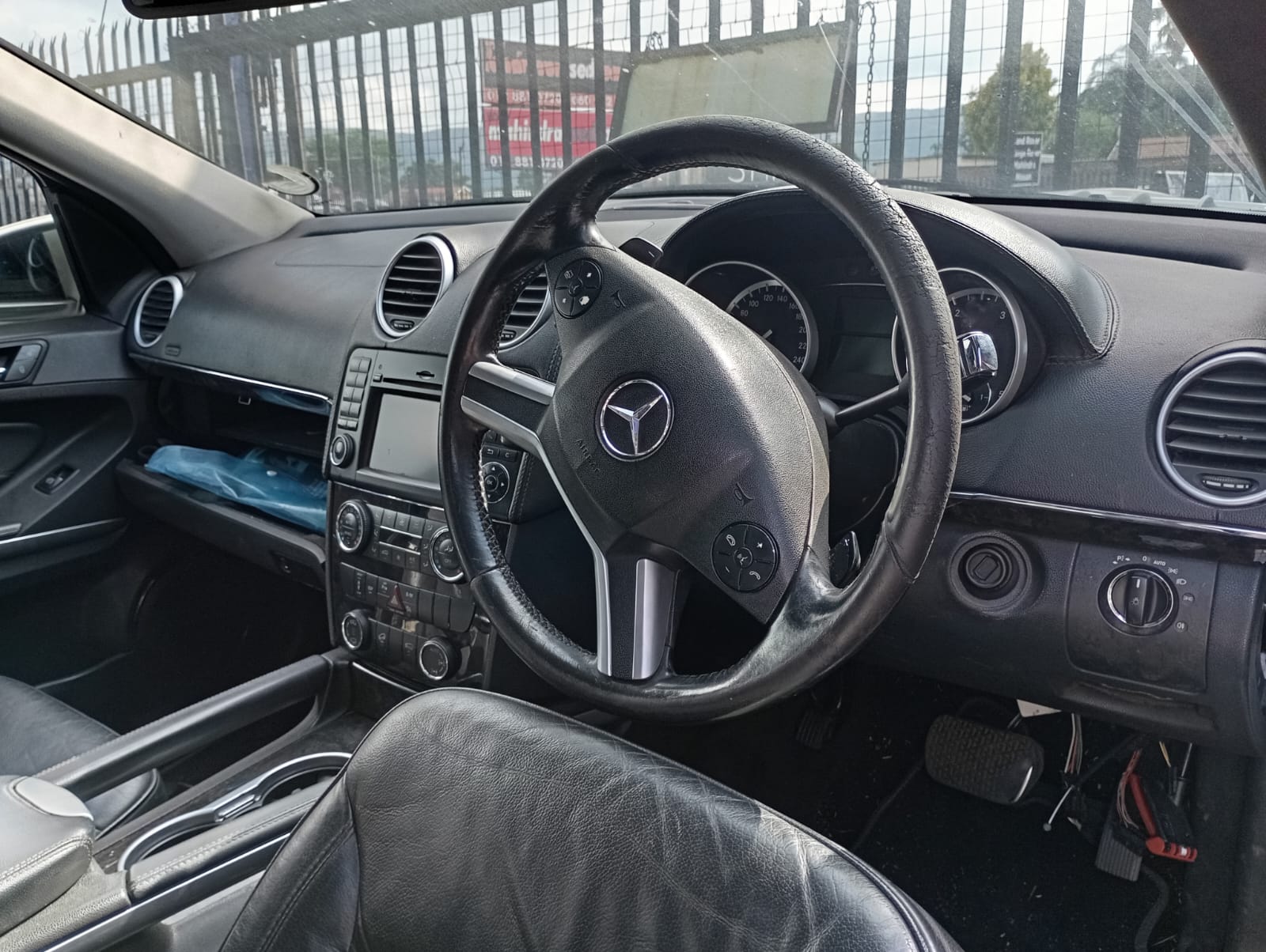 2009 Mercedes-Benz GL 350 view 2