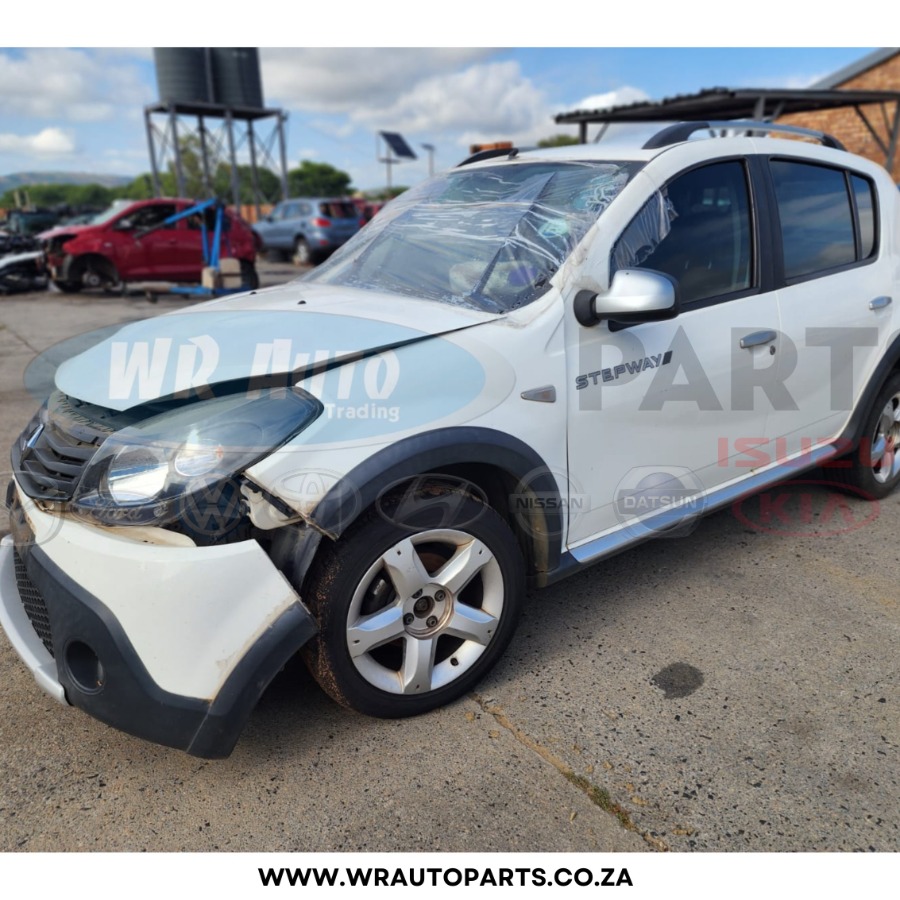 2013 Renault Sandero  view 2