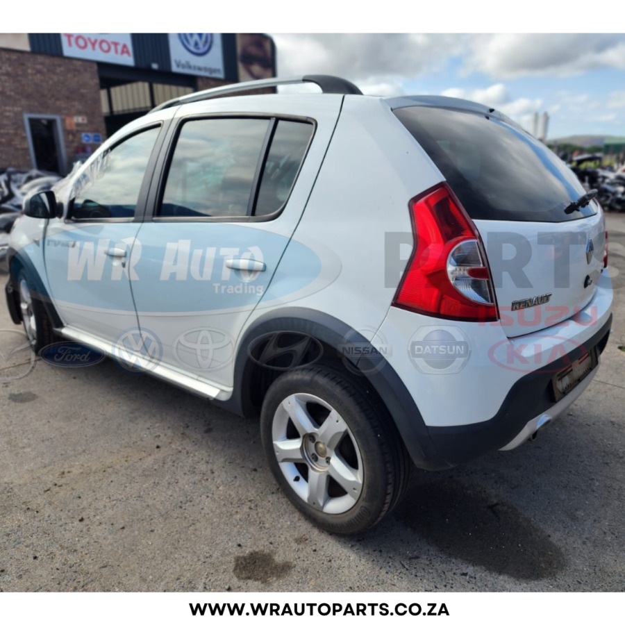 2013 Renault Sandero  view 4