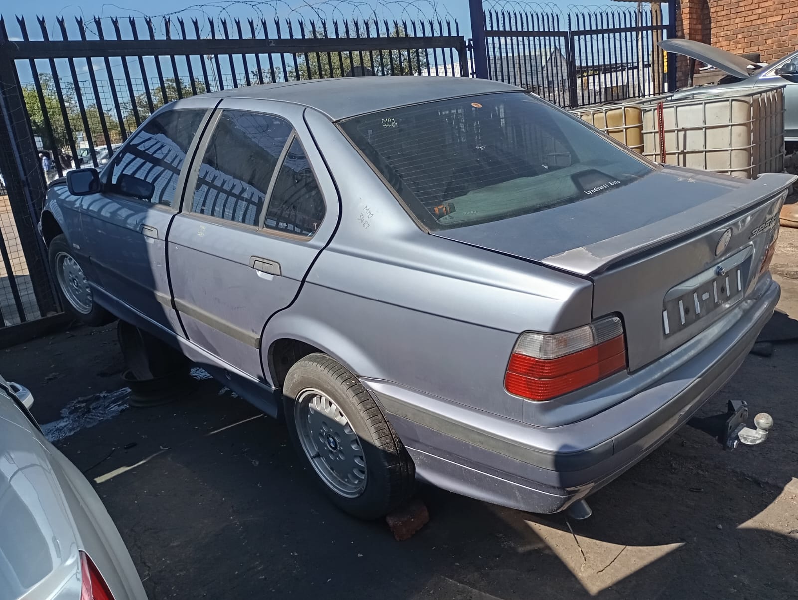 1998 BMW 325TDS view 4