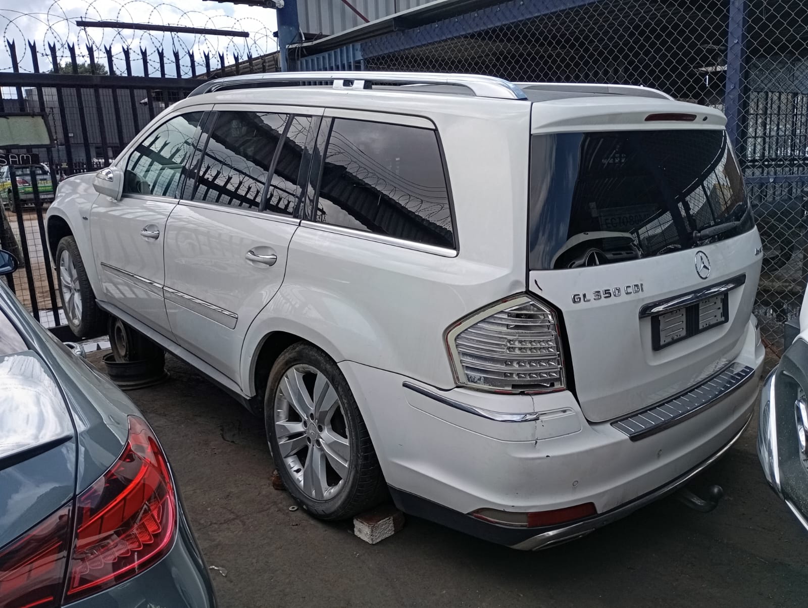 2009 Mercedes-Benz GL 350 view 4