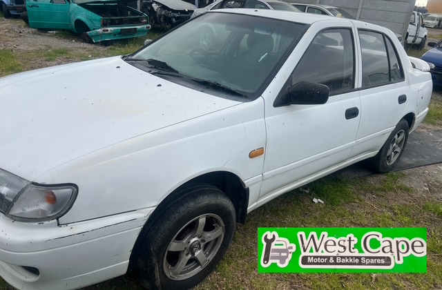 2000 Nissan Sentra view 4