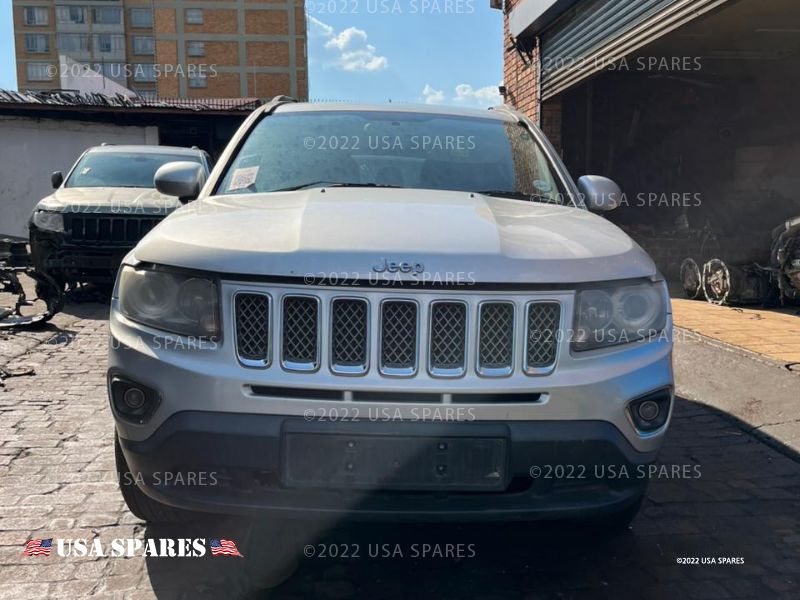 2014 Jeep Compass  view 3