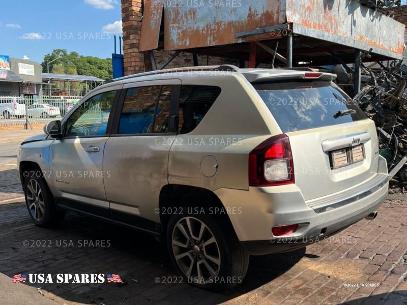 2014 Jeep Compass  view 4