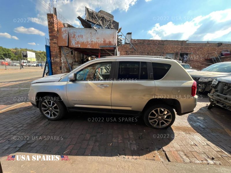 2014 Jeep Compass  view 6