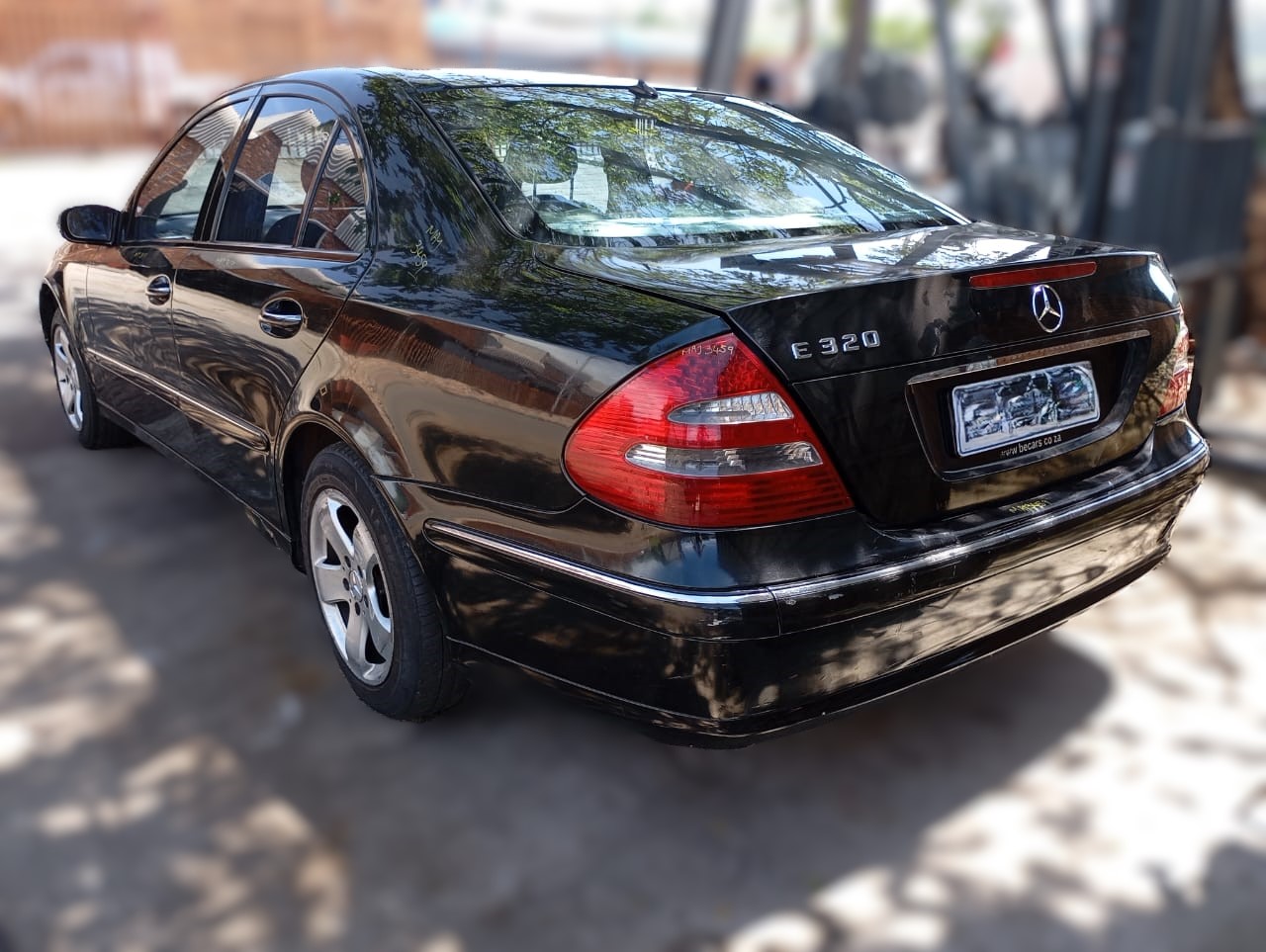 2003 Mercedes-Benz e320 view 2