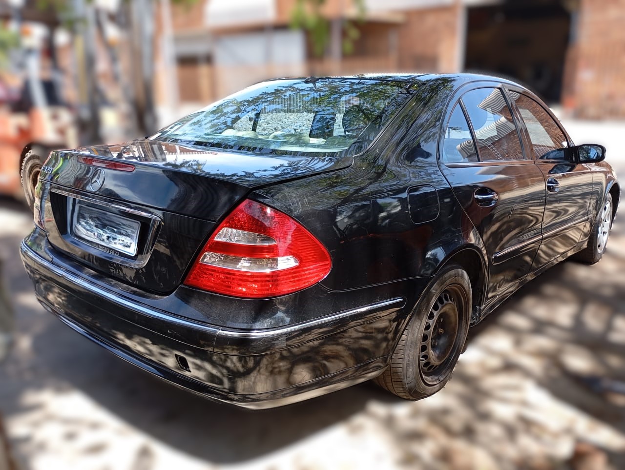 2003 Mercedes-Benz e320 view 4