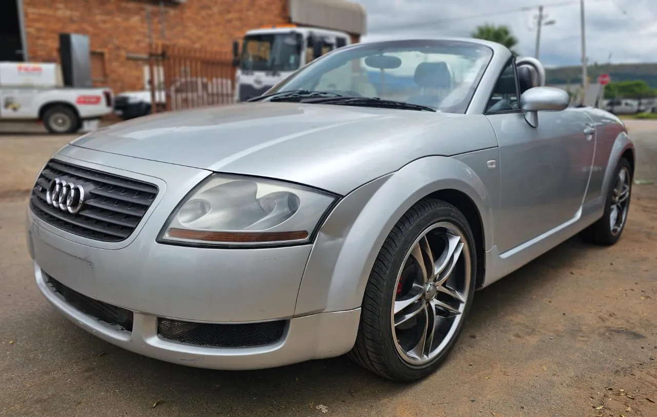 2001 Audi TT view 3
