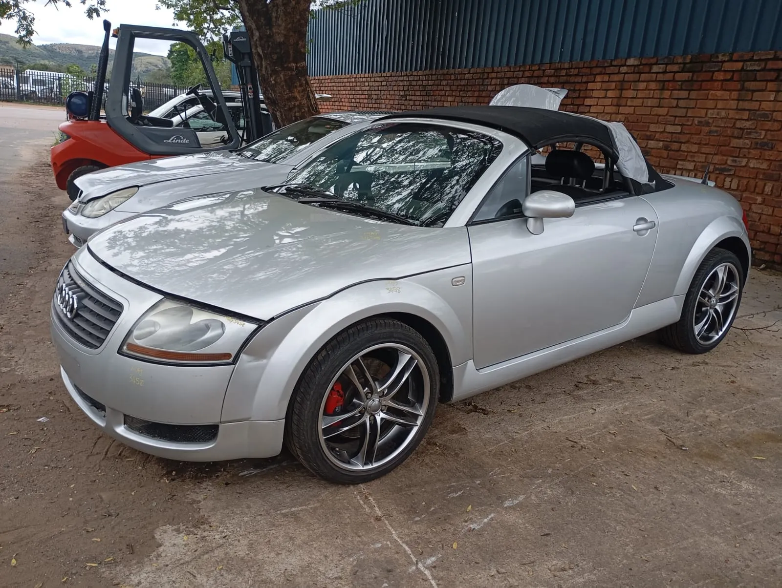 2001 Audi TT view 5