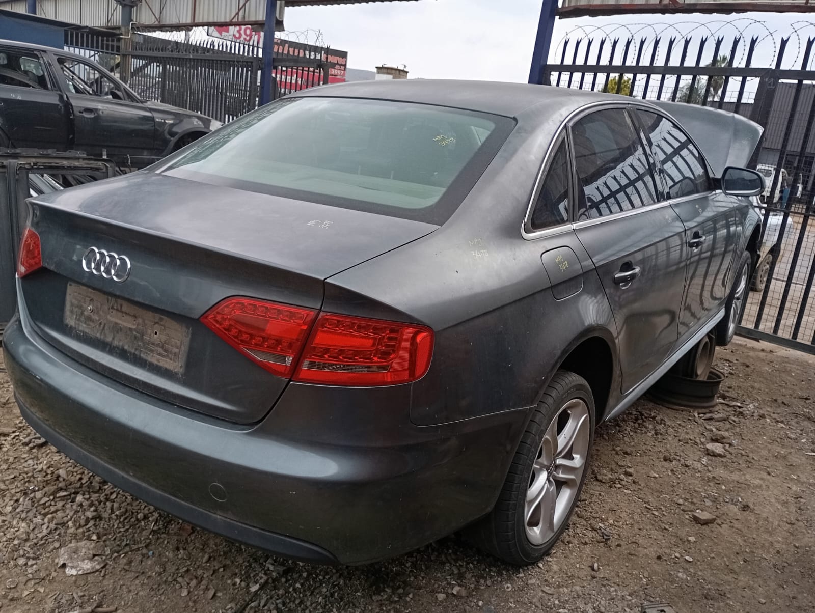 2012 AUDI A4 view 3
