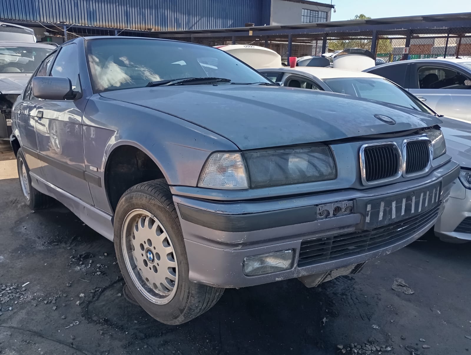 1998 BMW 325TDS view 3