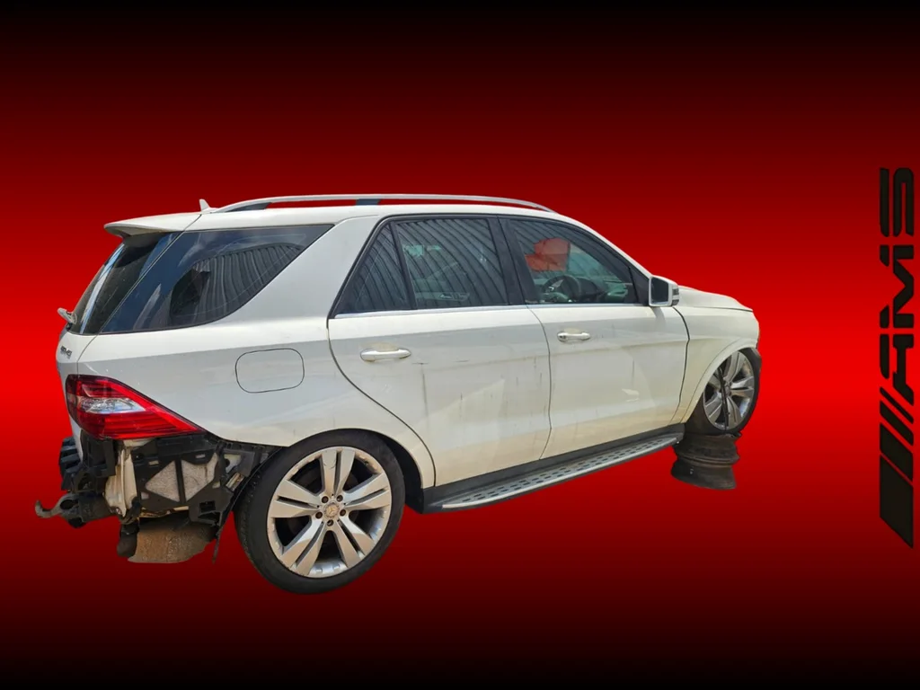 2014 Mercedes ML63 AMG view 3