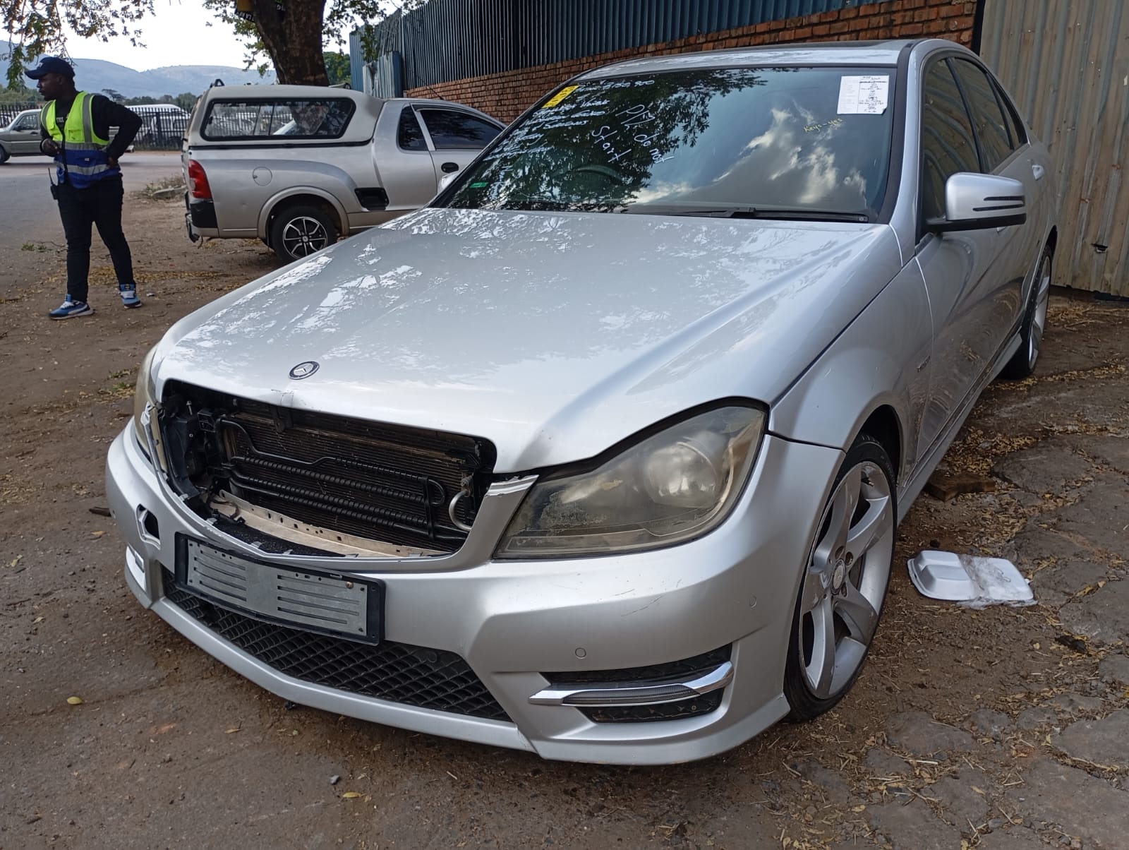 2013 Mercedes-Benz C200 view 1