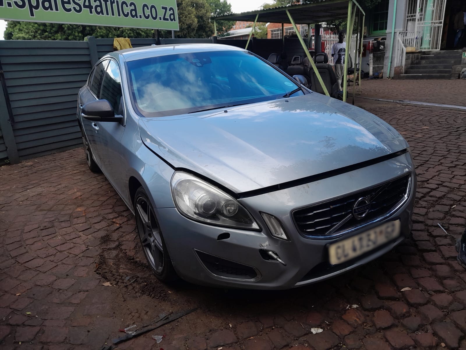 2012 Volvo S60 T4  view 2