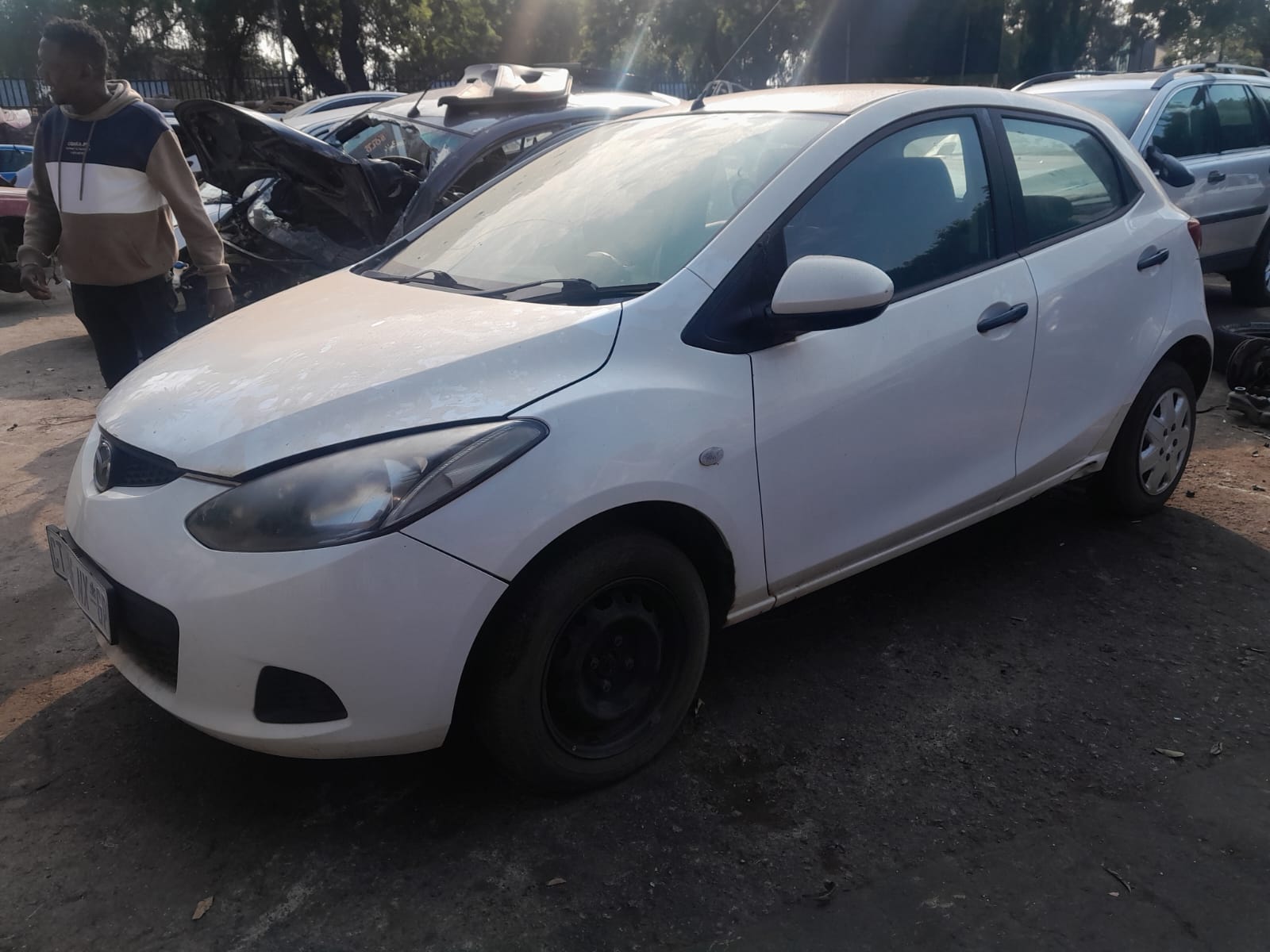2010 Mazda 2  view 2