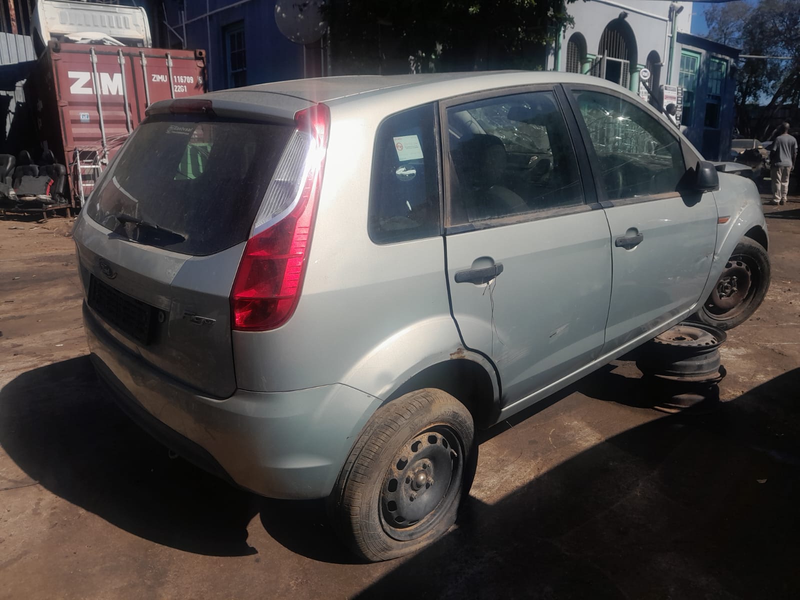 2013 Ford Figo  view 2