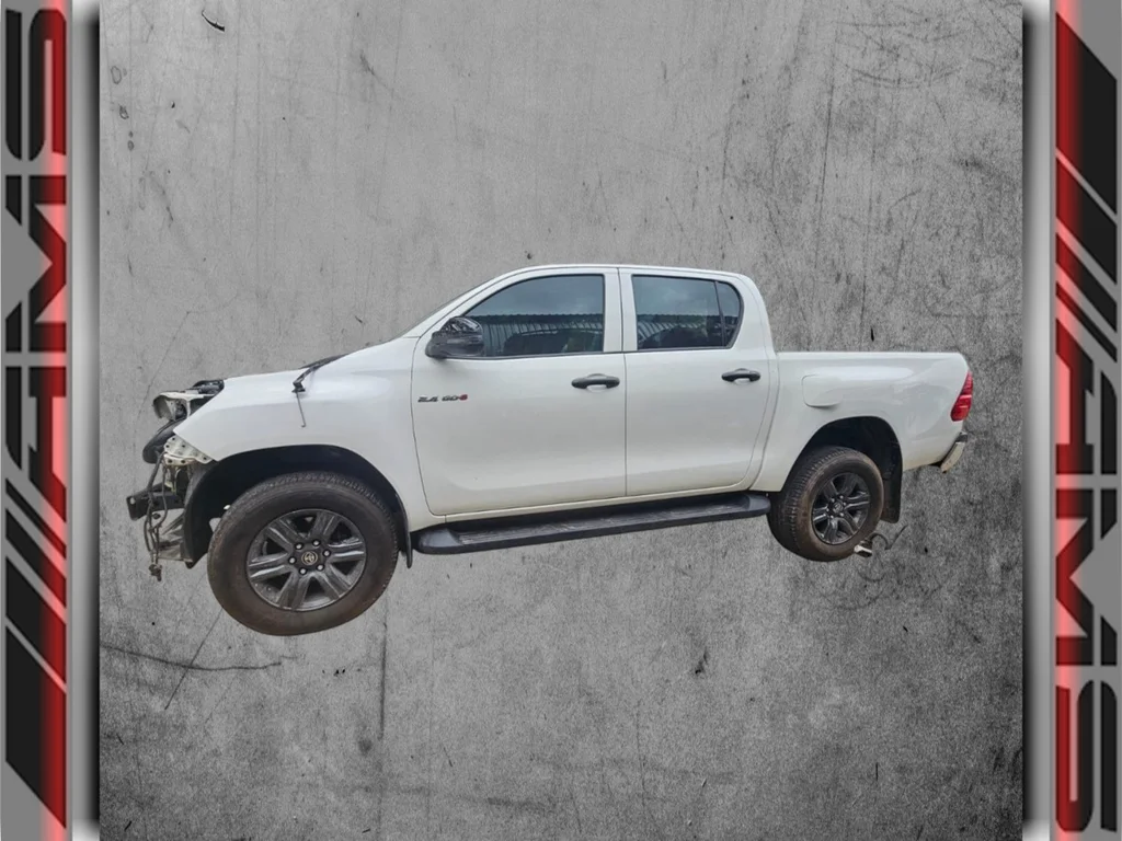 2021 Toyota Hilux Raider view 3