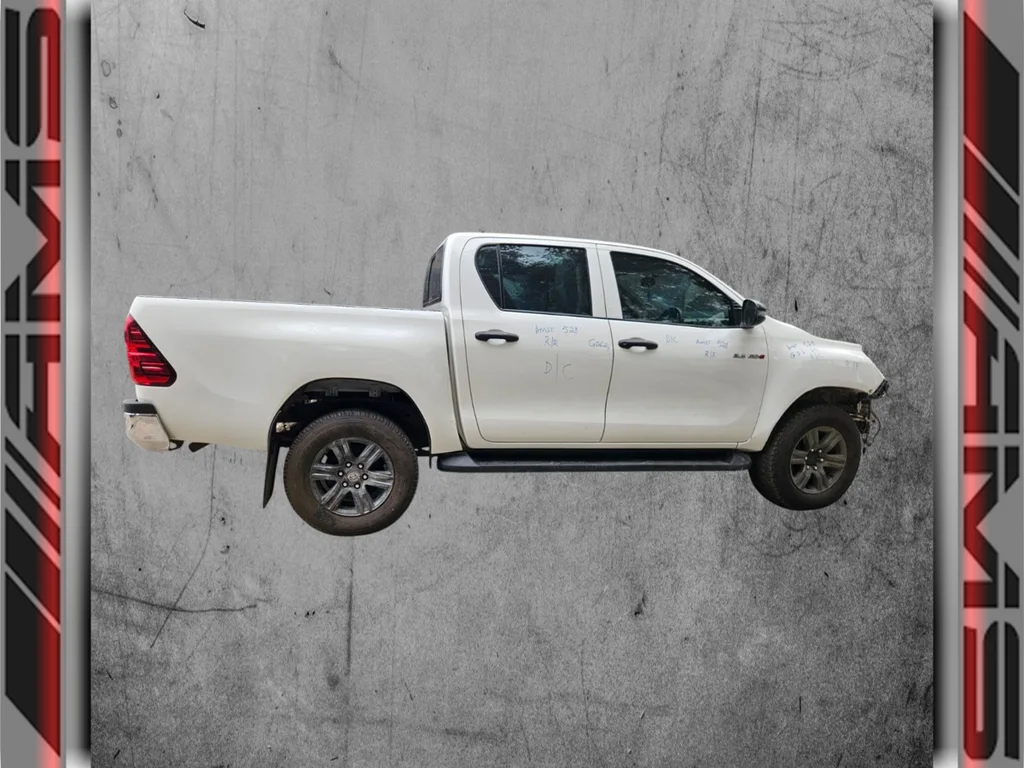 2021 Toyota Hilux Raider view 4