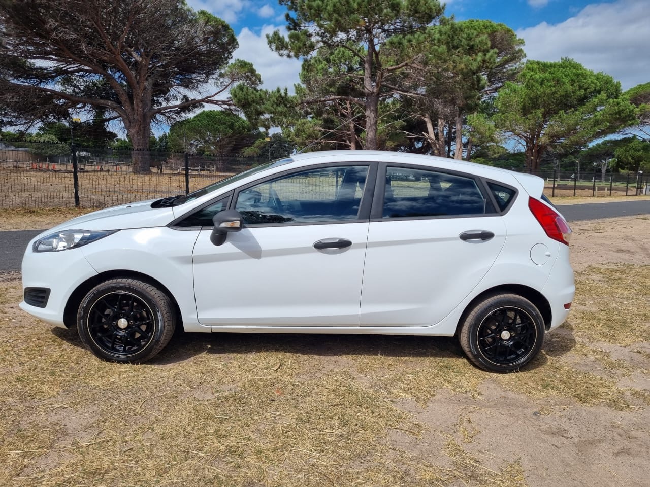 2016 Ford Fiesta - Photo 3