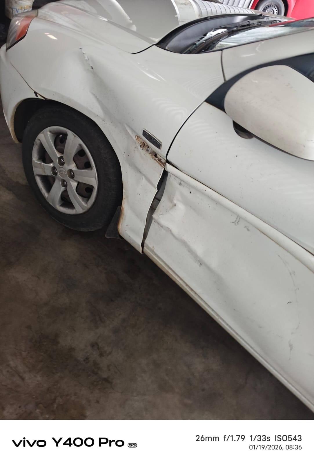 2010 Hyundai Accent - Photo 2