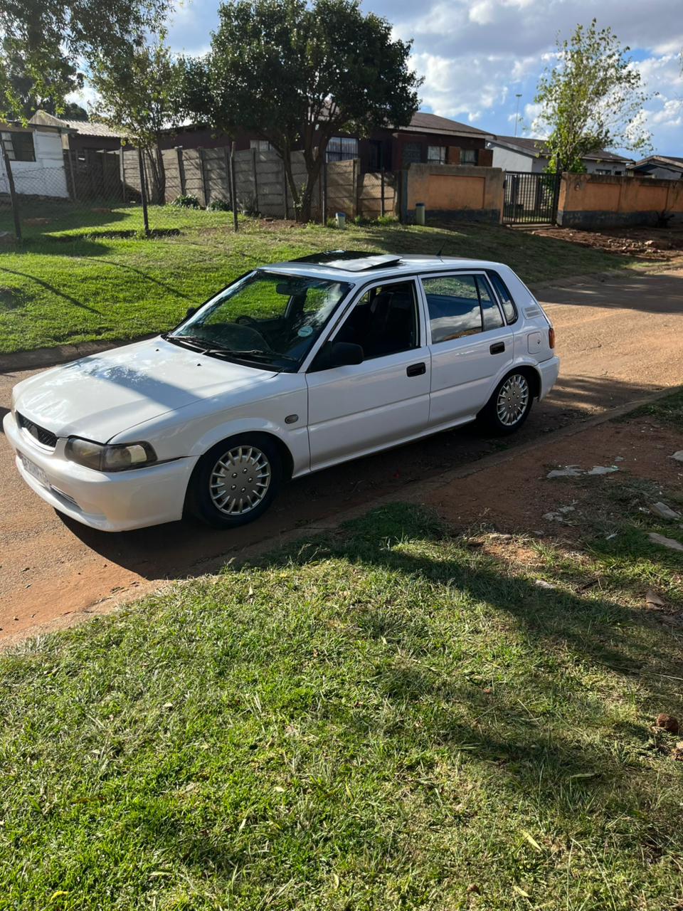 2002 Toyota Tazz - Photo 2