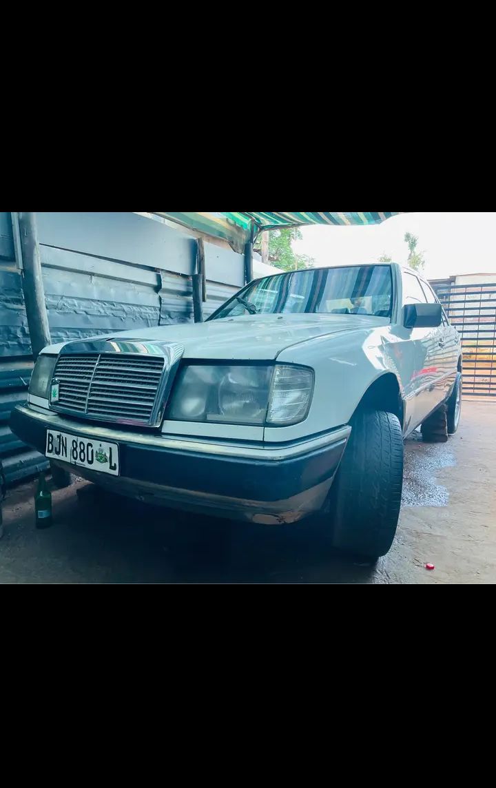 1986 Mercedes-Benz W124 - Photo 1