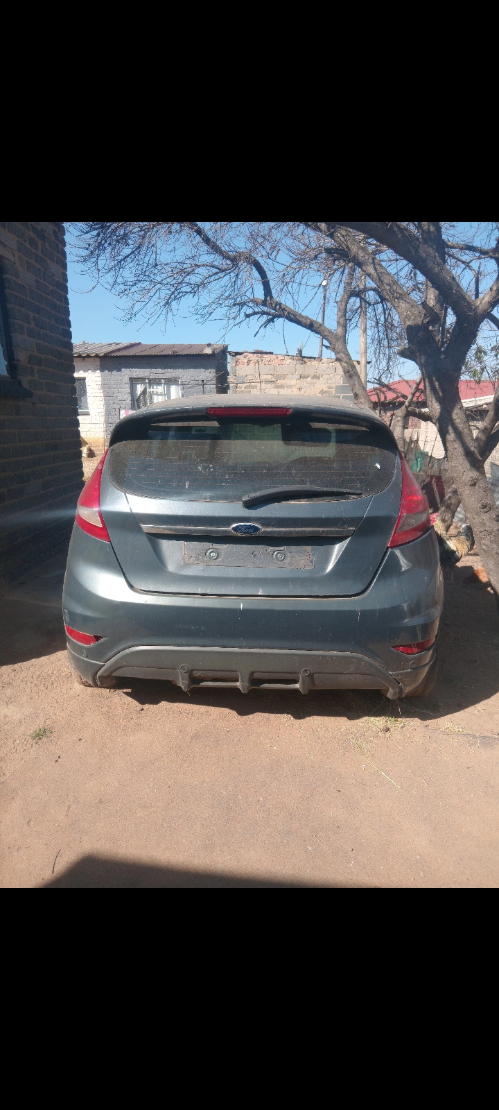 2012 Ford Fiesta - Photo 2