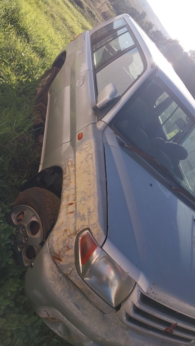 2002 Mitsubishi Pajero iO - Photo 2