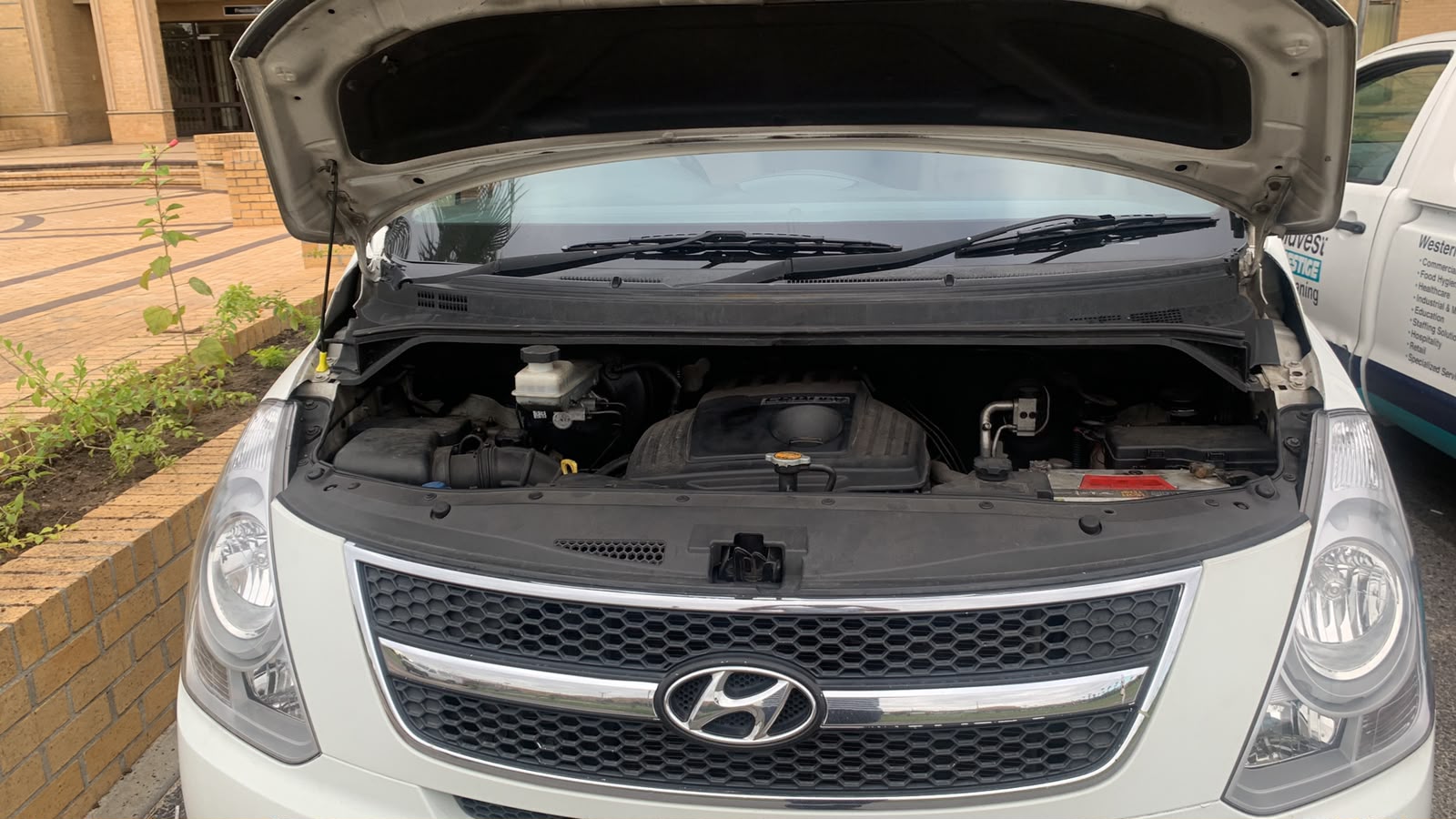 2012 Hyundai H-1 - Photo 3