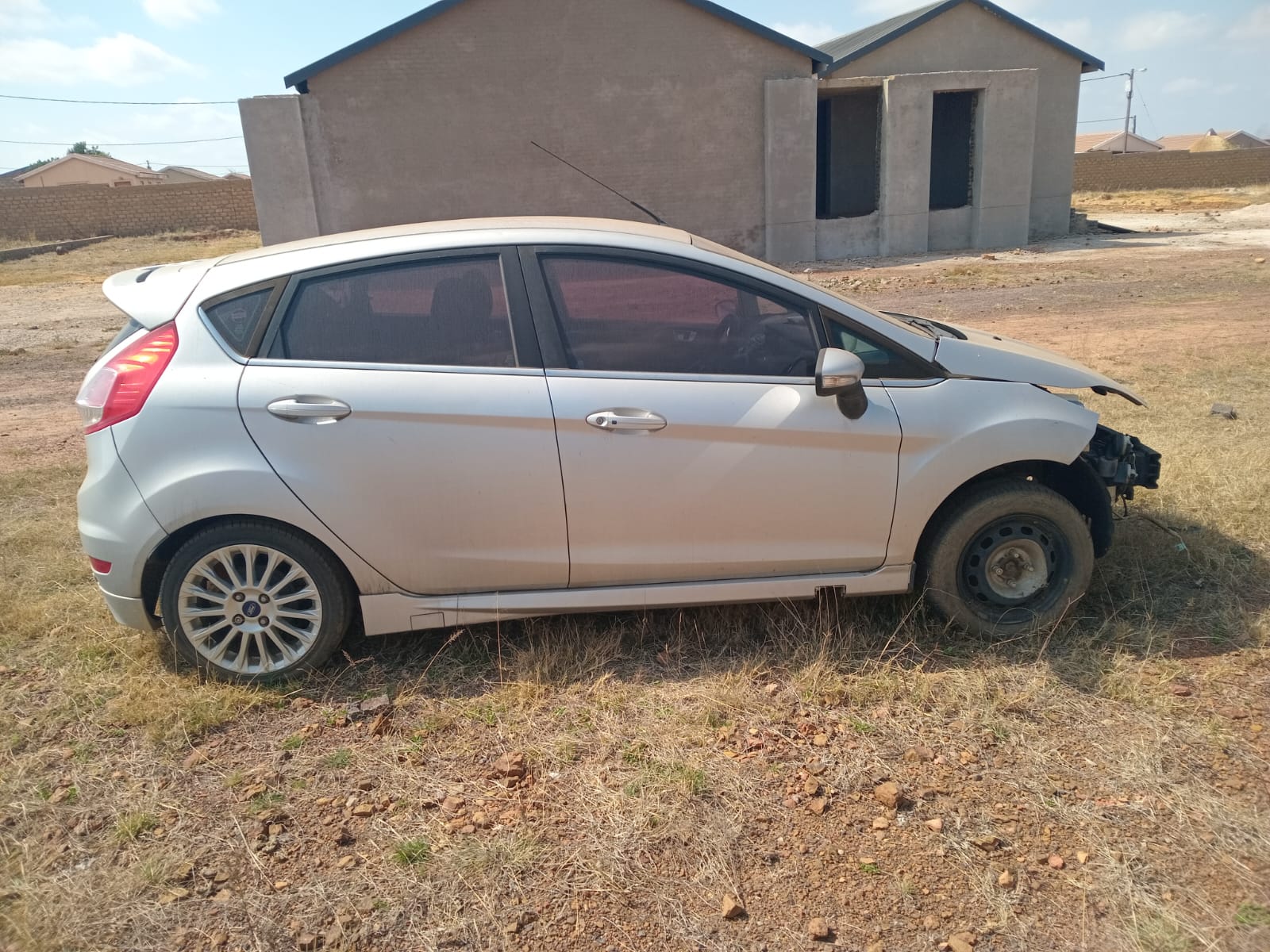 2016 Ford Fiesta - Photo 2