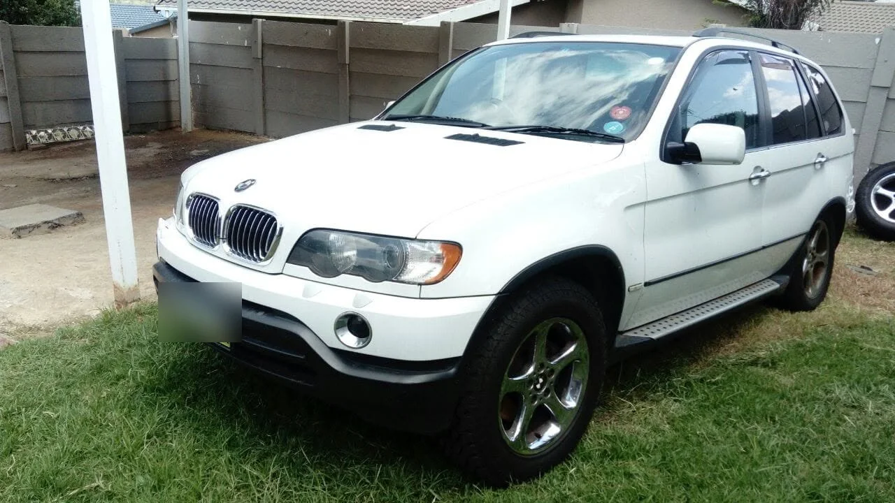 2003 BMW X5  view 2