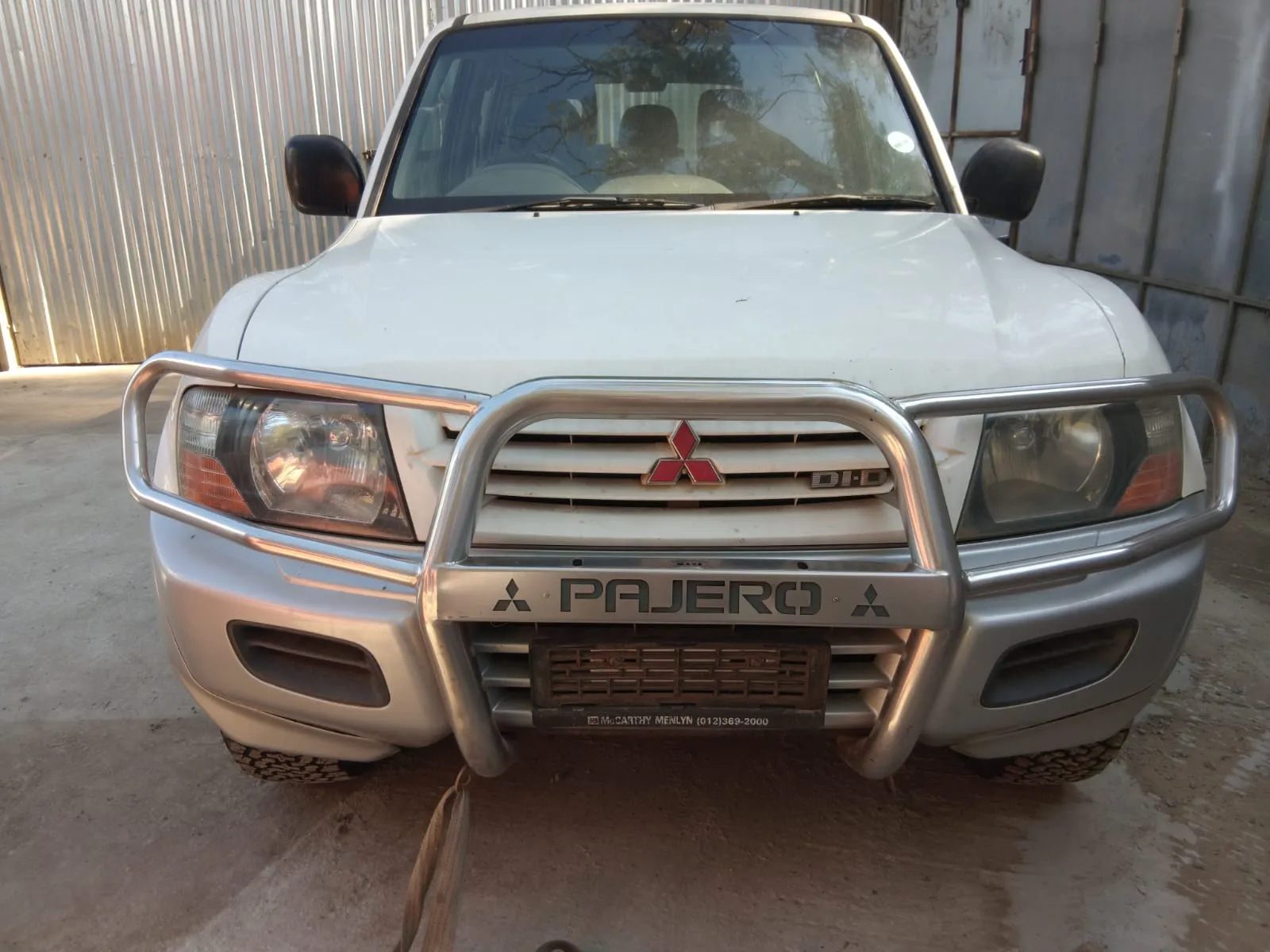 2000 Mitsubishi Pajero view 4