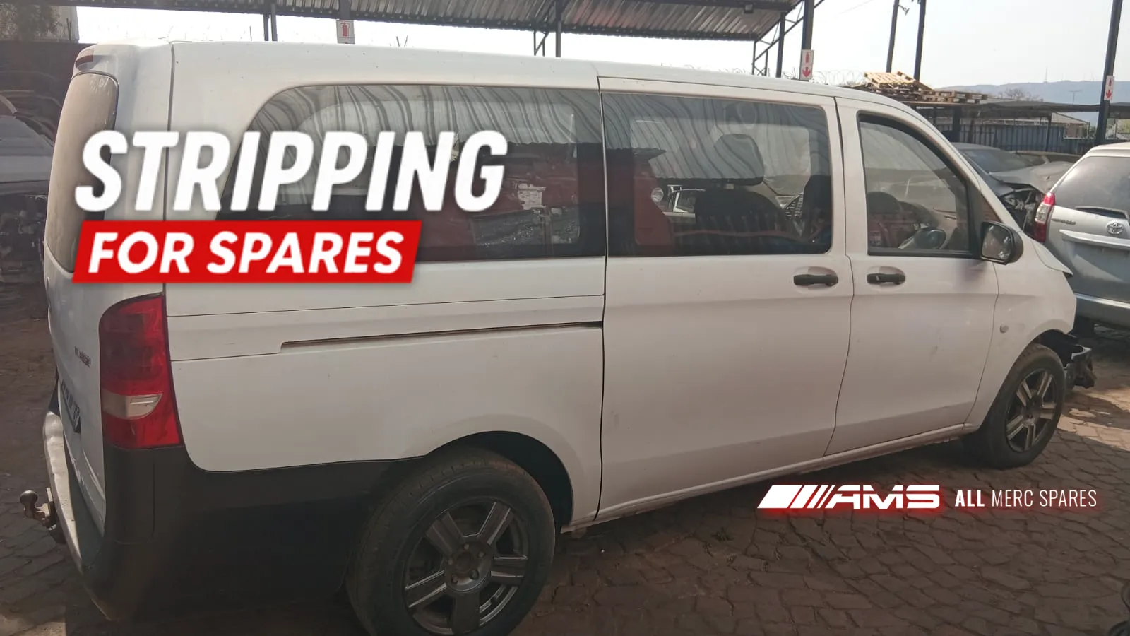 2014 Mercedes-Benz V-Class M622 view 2