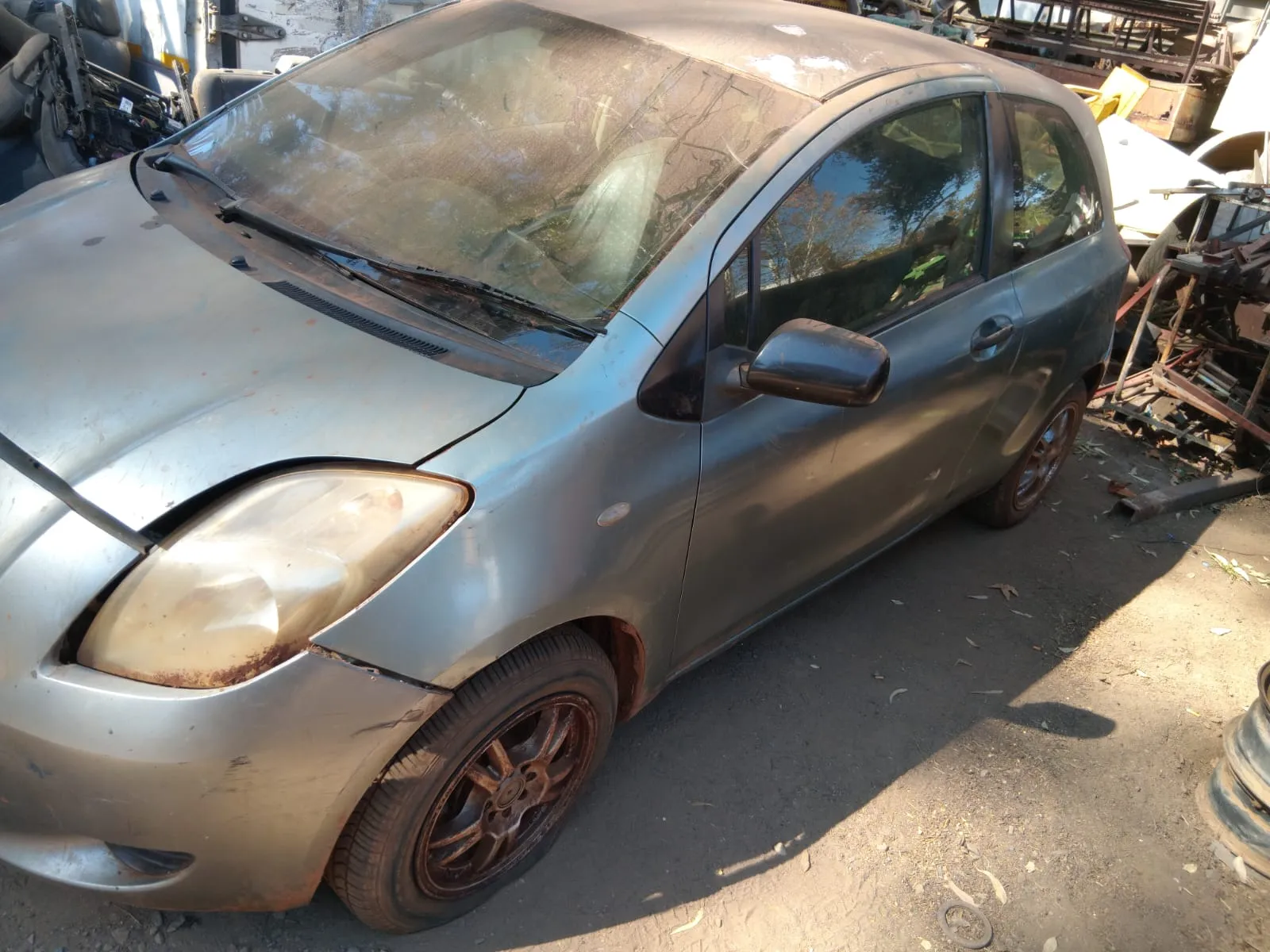 2007 Toyota Yaris view 3