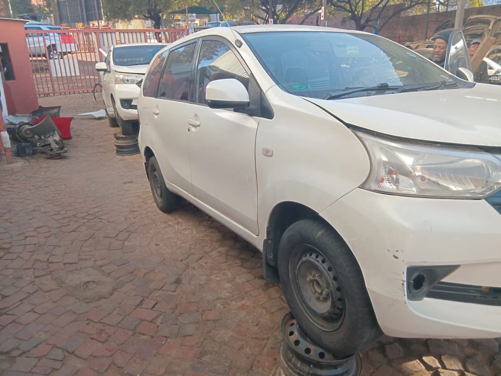 2017 Toyota Avanza view 3