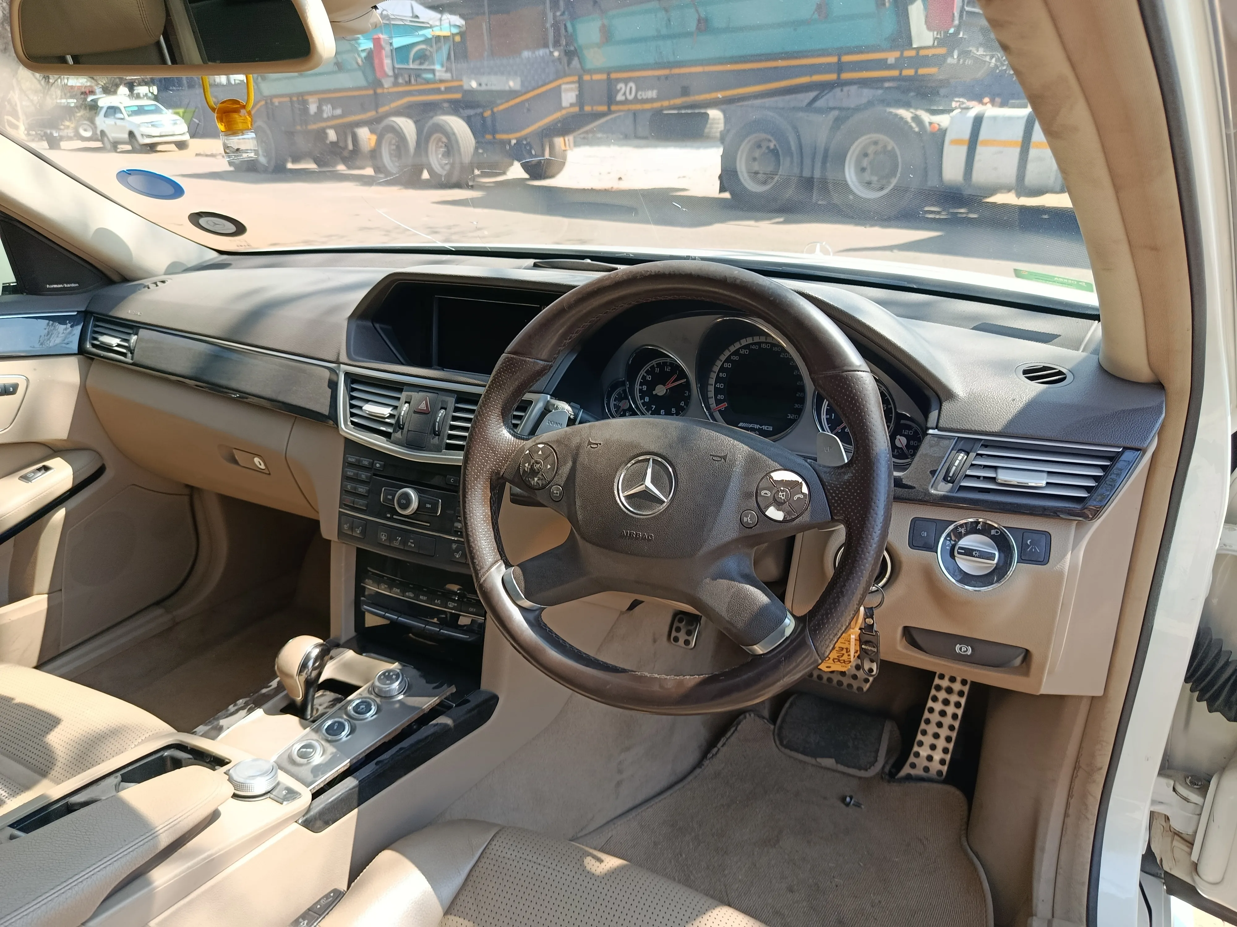 2009 Mercedes-Benz E-Class M156 view 6
