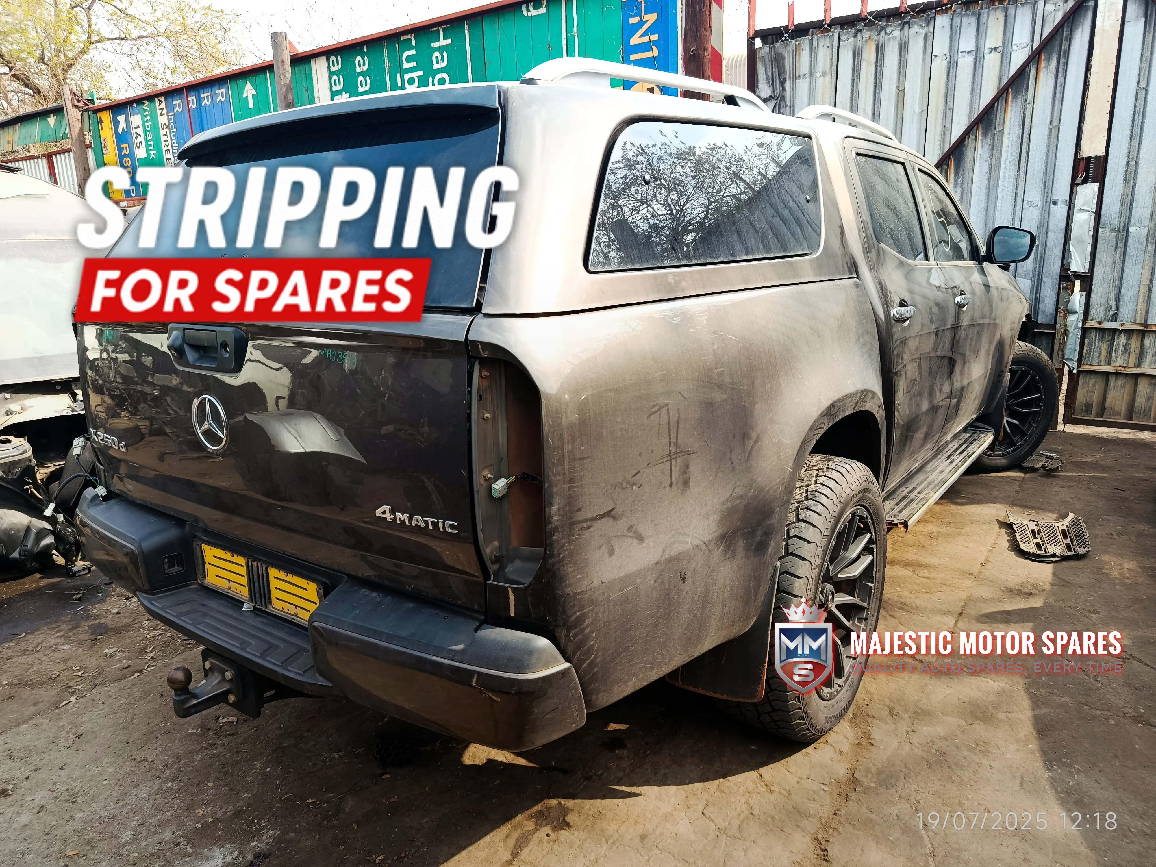 2018 Mercedes-Benz X-Class view 3