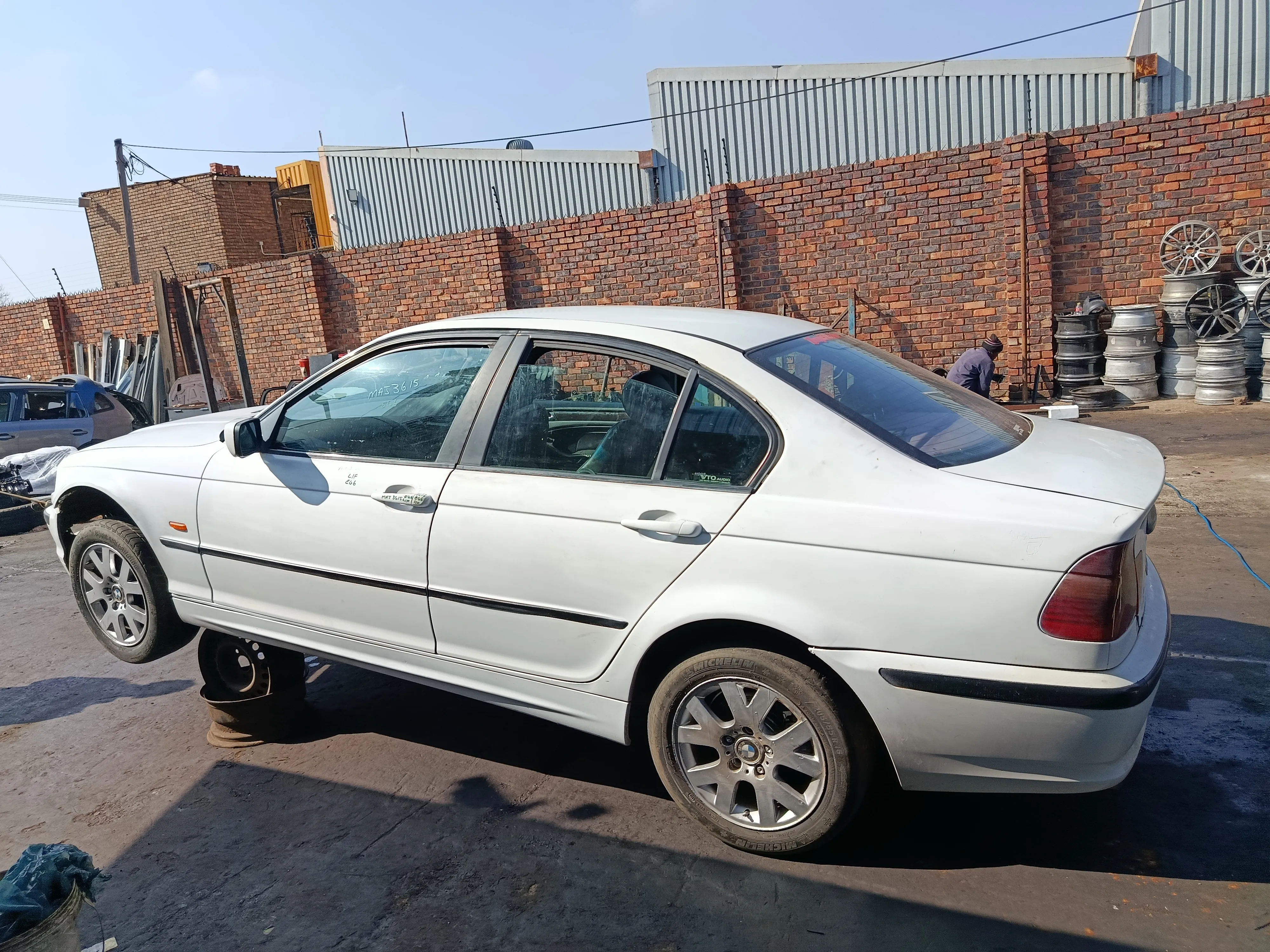 2002 BMW 3 Series N42 view 6